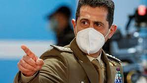 L'aver nominato commissario all'emergenza un generale che si relaziona con governo, parlamento, presidenti di regione ed opinione pubblica è stato, sin dall'inizio, un deplorevole segnale di debolezza istituzionale dell'intero sistema paese. Figliuolo Due Giorni A Torino Ritorno A Casa Per Il Generale La Repubblica