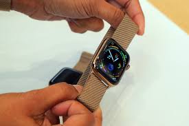 5 Functional Smartwatches Chic Enough For Everyday Wear The New York Times