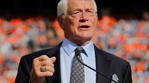 Family says former Cowboys player, NFL head coach Dan Reeves has died at  the age of 77 of complications from dementia