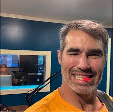 Dweezil Zappa Demonstrates the Perfect EVH Pick Slide