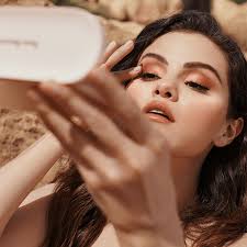 Finding the best eyeshadow palette is a little like trying to find your next date, except even harder, because no one's created a tinder to match you and your eyeshadow soulmate (yet). I Tried Selena Gomez S New Eyeshadow Palette And It S A Peachy Summer Dream