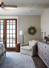 Episode 13 Season 5 Hgtv S Fixer Upper Chip Jo Gaines Fixer Upper Bedrooms Home Bedroom Home