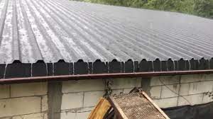 Varianta ideală a proiectării unui acoperiș, respectiv a formei și a pantelor acestuia, ar trebui să țină cont de climatul din zona în care este amplasată construcția. Acoperis Intr O Apa Ivelit Cu Tabla Cutata Blachotrapez T35 Youtube