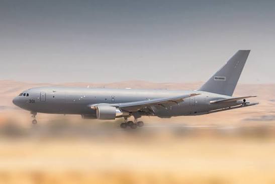 SPBU di langit... Boeing 707 Re'em, pesawat tanker andalan Angkatan Udara  Israel (IAF) sejak era 1960-an, akhirnya mulai memasuki masa pensiun.  Posisinya digantikan oleh sang penerus modern: Boeing KC-46A Pegasus  pertama yang