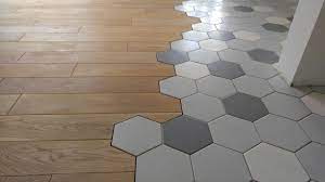 mixex les matieres pour un sol original bois gris parquet carrelage deco decoration interiordesign flat design ideas home interior design hexagon tiles