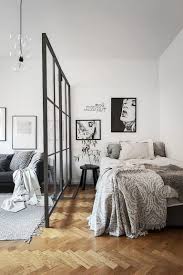 77 Stunning First Apartment Studio Decor Ideas Apartmentgardening Apartmentdecor Apartment Bedroom Decor Studio Apartment Decorating Studio Apartment Layout