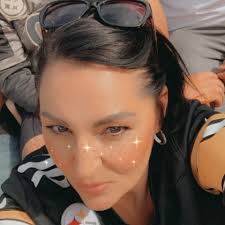 Do I need to book Aruba tours in advance or wait?