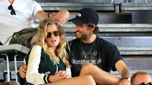 Actor proposes for the 3rd time on christmas eve. Supermodel Garrn Und Schauspieler Pettyfer Sagen Ja Fm1today