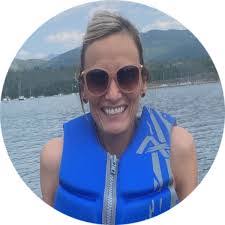 Tara Hoff's Instagram, Twitter & Facebook