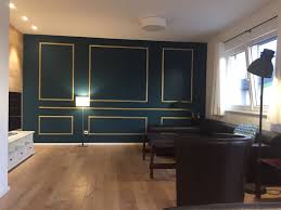 Wohnzimmerwand Mit Goldenen Stuckleisten Bedroom Wall Designs Luxury Living Room Design Modern Living Room Interior