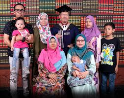 Muhammad hasrul, pada majlis konvokesyen uitm, sempat merakam gambar selfie dengan seorang canselor sebelum beredar dari atas pentas. Hidup Matiku Konvokesyen Uitm Ke 86 Ijazah Sarjana Muda Perakaunan Secara Mode Plk Blended