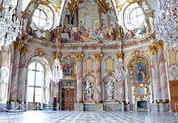 Bitte rechnen sie mit wartezeiten und einschränkungen wie geänderten wegeführungen oder raumschließungen. Wurzburg Residence Wikipedia