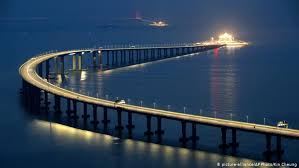 Meski cukup signifikan perbedaan panjangnya dengan daftar jalan terpanjang di dunia, tapi hal ini membuktikan bahwa indonesia sangatlah berkembang dari. Hong Kong Zhuhai Makau Inilah Jembatan Laut Terpanjang Di Dunia Semua Konten Media Dw 25 10 2018