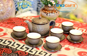 Ông hải được lãnh đạo công ty môi trường tặng chiếc áo của người công ngoài ra, lãnh đạo và tập thể cán bộ nhân viên công ty cũng tặng 30 triệu đồng cho quỹ vì đồng bào do ông đoàn ngọc hải mở tài khoản. 8 3 Táº·ng Qua Gi Cho Nhan Vien Ná»¯ Trong Cong Ty Inogift