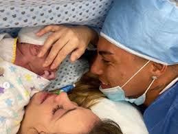 Submitted 8 days ago by insite16. Foto Eduardo Vargas Y Daniela Colett Presentan A Su Hija Recien Nacida