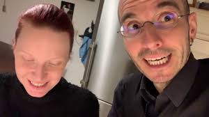 Jul 16, 2021 · das riverboat erzählt die geschichten interessanter menschen und prominenter persönlichkeiten. Mark Ines Benecke Vegane Knusper Tiramisu Youtube