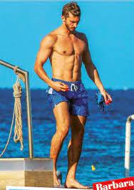 Laureato in fisica e con un dottorato in geofisica. Lorenzo Guerrieri Il Compagno Di Barbara Berlusconi E Tanta Roba Le Foto Al Mare