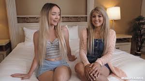 Sexy Chicks On The Strip photo set - OK.PORN