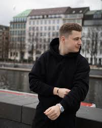 INSTAGRAM MARKETING on Instagram: “Bin am 24.03.2021 um 16:55 Uhr bei Kabel  1 im Fernsehen bei Abenteuer Leben.⁣ ⁣ Bin … in 2021 | Abenteuer leben,  Pullover männer, Kabel 1