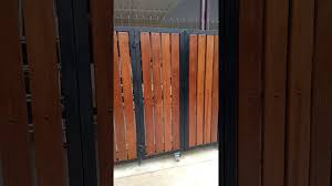 Karena itulah harga pintu lipat besi juga semakin mahal dengan banyaknya permintaan pasar yang meningkat karena tingkat safety nya. Pintu Pagar Lipat Kombinasi Kayu Merbau Youtube