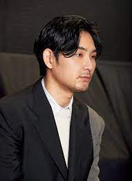 松田龍平さん 井上ひさしさんが書いた宮沢賢治役で舞台初主演 ひさし 長谷川博己 髪型