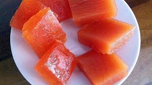 Per fare la marmellata, infatti, si dovrebbe usare solo la parte più esterna e non quella vicina al torsolo perché quest'ultima è più fibrosa e comprometterebbe l'omogeneità della marmellata. Cotognata Leccese La Ricetta Originale Della Marmellata Di Mele Cotogne