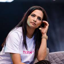 Amira Pocher: Jetzt packt sie die Wahrheit über Eva Benetatou aus |  BRIGITTE.de