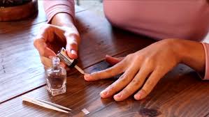 A third type, called silks, is often used to fix damaged nails or to make nail tips stronger. How To Fix A Broken Nail With A Tea Bag