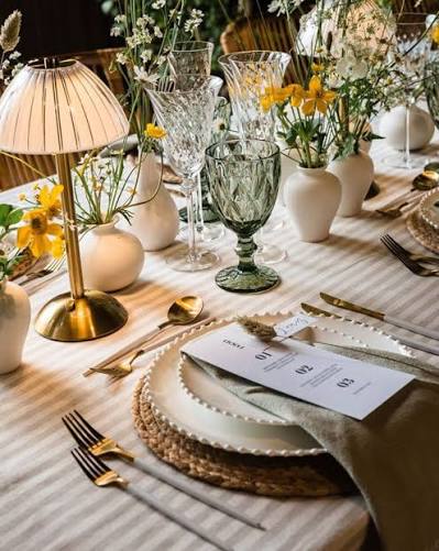 Wedding Place Settings - What Each Guest Needs At The Table