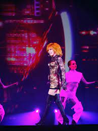 Le réalisateur françois hanss a su capter la grandeur de ce show à l'américaine (l'ouverture du concert est juste. Mylene Farmer Concert Du 12 Juin 2019 A Paris La Defense Arena Mylene Net
