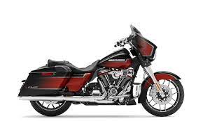 A brand new harley is inspired by the lustrous black glimmer of light off of a grand piano. Motorrader Harley Davidson Deutschland