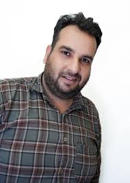 sahil arora dob-26/03/1993 time-2.10 pm manglik place- amritsar height-5.7  qualifications-graduate pure vegetarian non snooker non drunker bartan  business own house in amritsar one brother one sister both r married mother  expired contact