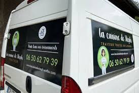 Flocage D Un Vehicule Avec Des Adhesifs Numeriques Pour Un Traiteur Sur La Commune De Pissos Dans Les Landes Edb Communication