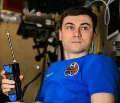 Bắt quả tang đối tượng trộm dây chuyền tại tiệm vàng