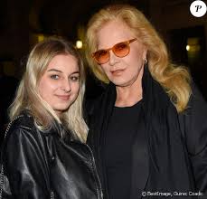 Sylvie vartan — comme un garçon 03:27 sylvie vartan — moi je pense encore a toi 02:13 Sylvie Vartan Sa Fille Darina Victime D Une Attaque Sexiste Elle Replique Purepeople