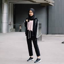 Jul 25, 2021 · distributor grosir supplier baju muslim, gamis, hijab nibras, endomoda, ethica, seply, labella, yasmeera. Best Fashion Hijab Remaja Simple Tomboy 10 Inspirasi Gaya Hijab Boyish Stylish Buat Hijabers Tomboy Spice Pakaian Olahraga Wanita Gaya Model Pakaian Gaya Hijab
