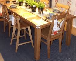 Kolay temizlenen bir yüzeye sahiptir 4 kişilik masa üst üste konulabilen sandalyeler. Ikea Yemek Masalari Yemek Odasi