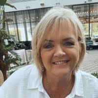 30+ "Lesley Lesley" profiles