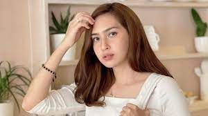 Nagita slavina ngidam nonton film, raffi ahmad langsung sewa 1 bioskop. Papua Born Actress Yanni Melwani To Replace Celebrity Couple Raffi Nagita As Icons Of National Games In Papua Coconuts Jakarta