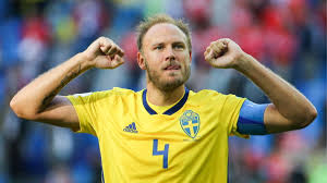Både i landslaget och helsingborgs if. Svenska Vm Kaptenen Granqvist Fortsatter I Landslaget Efter Henke Larssons Rad Han Sa Att Jag Kommer Att Angra Mig Annars Sport Svenska Yle Fi