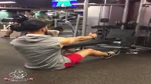 نحوه گرفتن دست باز میله این امکان را فراهم می کند تا عضلات زیر بغل بیشتر به کار گرفته شوند. Ø²ÛŒØ±Ø¨ØºÙ„ Ù‚Ø§ÛŒÙ‚ÛŒ ØªÚ©Ø¯Ø³Øª