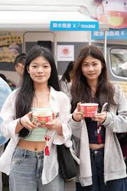 陵水好礼——跟着酸粉去旅行首站亮相2025消博会海南美食文化周- 中国日报网