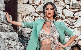 Καθώς η παραμονή της chloe πλησιάζει στο τέλος της. A8hna Oikonomakoy Newsbeast