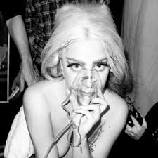 Amanda Assis (@AssisAma)