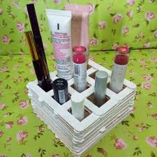 Stik eskrim krim itu unik unik , saya juga sudah banyak juga karya dari stik es krim bisa minta contoh hasta karya dari stik es krim tersebut untuk anak tk ? Membuat Tempat Makeup Dari Stik Es Krim Ide Kerajinan Ide Es Krim