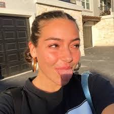 Tiffany Manis's Instagram, Twitter & Facebook