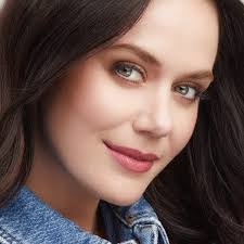 Rebecca Babb's Instagram, Twitter & Facebook