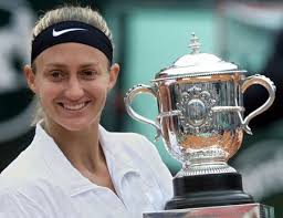 Devant #djokovic vs #tsitsipas ! Mary Pierce Official Website