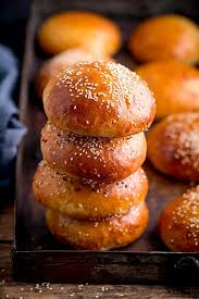 How To Make Soft And Fluffy Brioche Buns That Don T Fall Apart With That Juicy Burger Brioche Briochebun Homemade Burger Buns Burger Buns Burger Buns Recipe