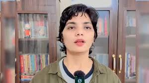 Neha Singh Rathore FIR:पहलगाम हमले को लेकर पोस्ट करने पर लोकगायिका नेहा सिंह राठौर पर FIR, केस करने वाले कवि अभय सिंह कौन हैं? - FIR against folk singer Neha Singh Rathore